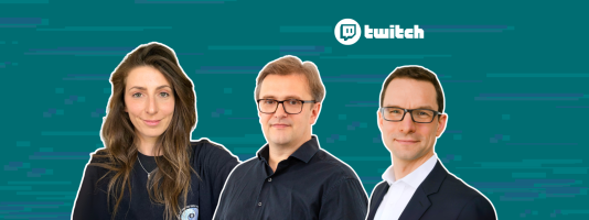 Die beiden Wissenschaftler Prof. Dr. Henning Wilts (Mitte), Leiter der Abteilung Kreislaufwirtschaft am Wuppertal Institut, und Dr. Holger Berg (rechts im Bild), stellvertretender Leiter der Abteilung, waren im Twitch-Stream von Sofia Kats (links im Bild) zu Gast und haben mit ihr über Kreislaufwirtschaft gesprochen. Quelle: Wuppertal Institut/Sofia Kats