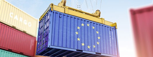Hafencontainer mit EU-Sternen